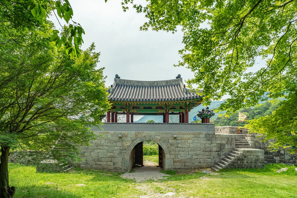 Fortress wall path at Geumjeongsanseong