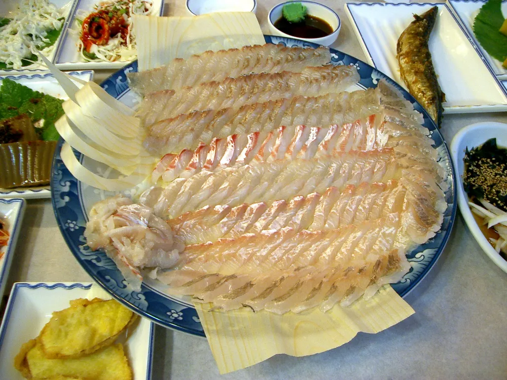A plate of freshly sliced raw fish (hoe) served Korean-style