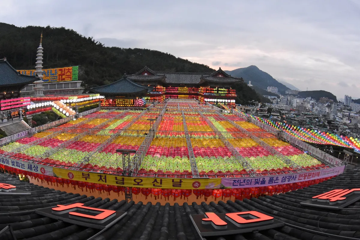 삼광사의 오색 연등 터널