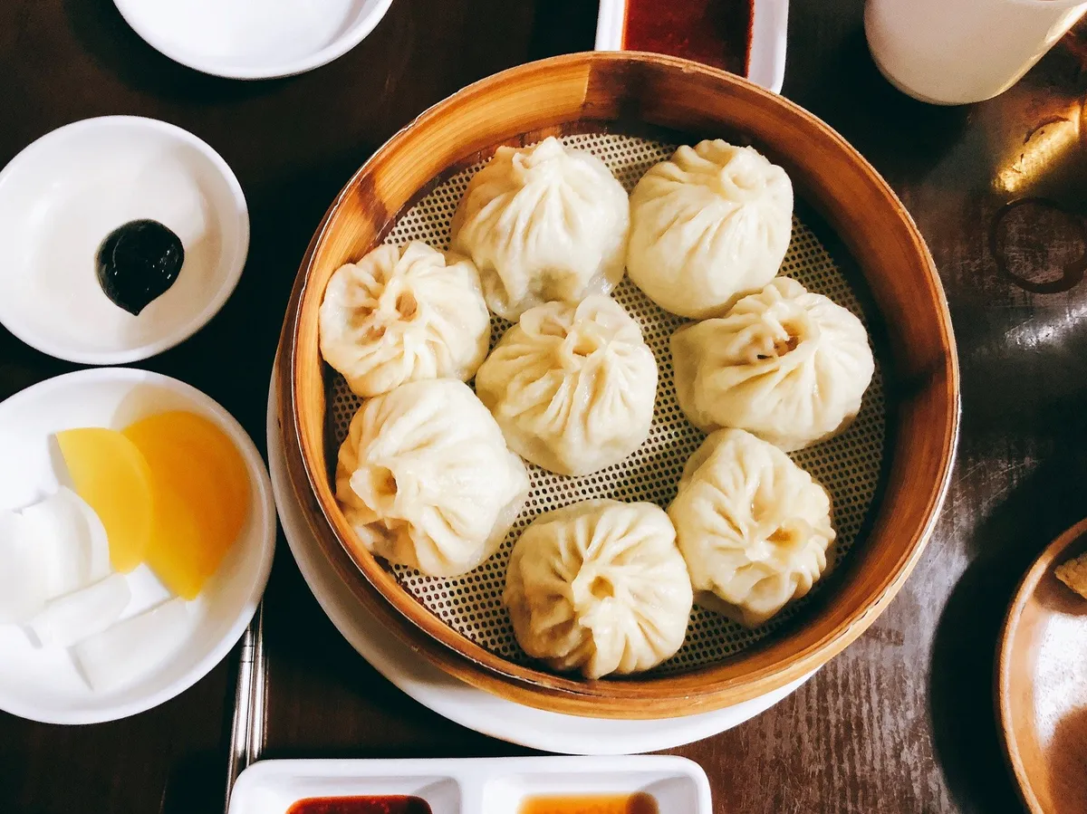 Steamed dumplings in a bamboo steamer at Sinbalwon